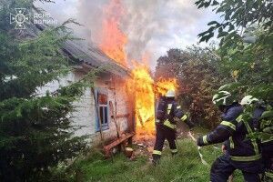 На Волині рятувальники мчали на пожежу у приміське село 