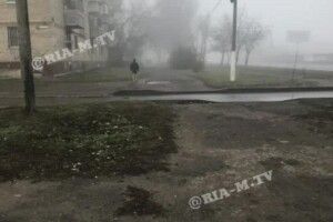 «Йде в туман назустріч літу»: вулицею розгулював напівроздягнений чоловік (Фото)