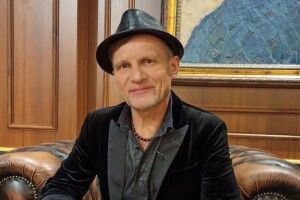 Олег Скрипка розповів, що окупанти зробили з його будинком біля Бучі та де перебуває його сім'я