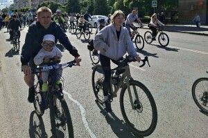 Сьогодні обласний центр Волині нагадував водночас європейське і китайське місто