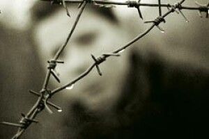 ЗА ГРАТАМИ ЗАСУДЖЕНИМ СНИТЬСЯ ВОЛЯ