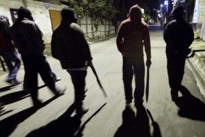 «Тягли хлопця на тросі від авто»: на Рівненщині банда молодиків залякує все місто