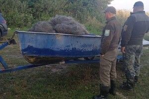 З волинського озера витягли понад 400 метрів браконьєрських сіток
