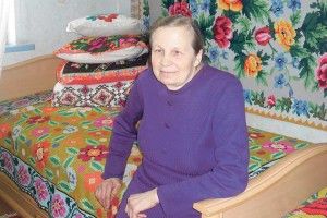 На її килимах розцвітають квіти