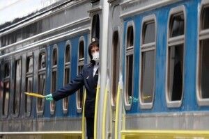 Через сходження вагонів на УЗ затримується низка потягів: деякі на 5-6 годин (Перелік)