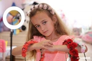 Донька загиблого офіцера збирає гроші для ЗСУ (Відео) 