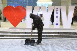 У Києві протягом доби переплавили 500 тонн снігу