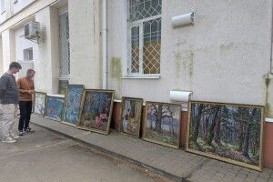 У Волинський краєзнавчий музей передали вісім картин волинських художників