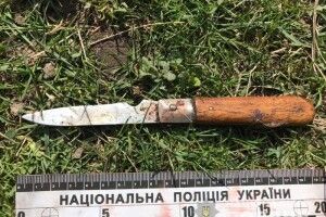 На Рівненщині 74-річний чоловік зарізав на 20 років молодшу співменканку
