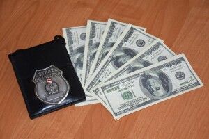 Українець та українка у «Зосіні» пред’явили фантики замість доларів