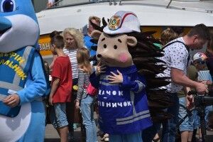 В Одесі на організованому ДСНС святі дітей розважали Їжачок-рятівничок та Дельфін-рятувальник (фото)