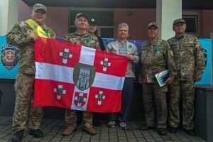 Останній дзвоник: «Сталева Сотка» привітала луцький ліцей, директор якого пішов на фронт