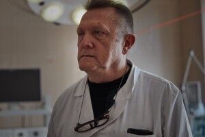 Хірург провів під обстрілами понад 380 операцій