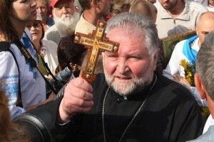 Священник з храму на Львівщині, відомого фрескою із путіним у пеклі, закликав повернути в ефір «Прямий», «5 канал» та «Еспресо» 