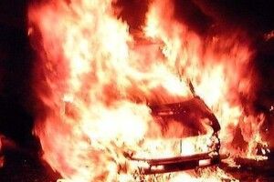 Поблизу Рівного на трасі палає автомобіль (Відео)