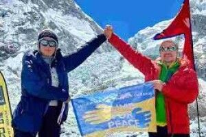 33-річна українка розгорнула синьо-жовтий прапор на Евересті