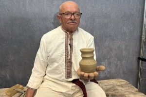 66-річний майстер із Волині зберігає столітні традиції та гончарує на крузі свого діда