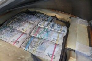 Із окупованого Донецька везли в еквіваленті 5 мільйонів гривень готівкою (Фото)
