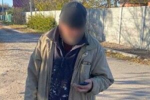 Чоловік залицявся до жінки та погрожував підірвати на гранаті