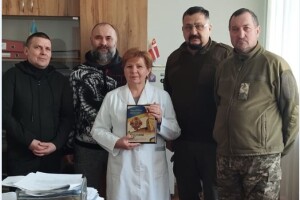 Директорка Волинського військового госпіталю отримала відзнаку від бійців 100-ої бригади