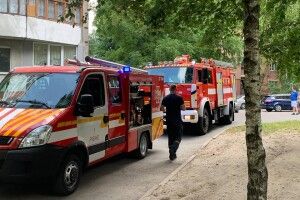 У Рівному серед білого дня горіла багатоповерхівка (Фото)