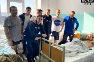 «Хлопці, тепер ви розумієте, що найближчими роками маєте виграти Лігу чемпіонів?»: як динамівці відвідували поранених
