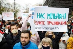 Юрист пояснив, чи можна звільняти працівника через відсутність щеплення проти коронавірусу