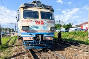 У Рівному 88-річна бабуся переходила колії і потрапила під потяг 