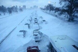Луцький мер вночі виклав відео, як комунальники чистять дороги