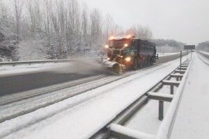 На Волині автошляхи від снігу розчищає 17 спецмашин