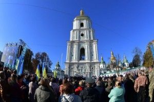 На Софіївській площі одночасно молилися 15 тисяч людей