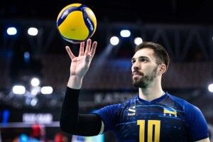 Волейбол: українські чоловіки таки вибороли «бронзу», а дівчата залишилися без медалей...