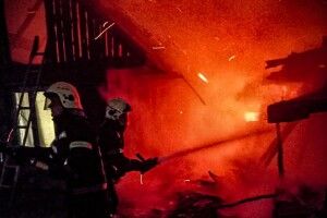 Поблизу Луцька на Волині під час великої пожежі вогнеборці врятували житловий будинок