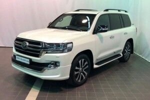 У Луцьку вночі невідомі викрали елітний позашляховик