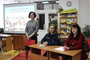 Досвідчені вогнеборки розповіли семикласникам, як не потонути у всесвітньому павутинні (фото)