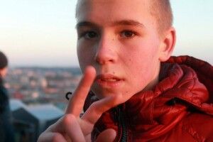 Батько загиблого 15-річного Дані Дідіка: «Прапор від однокласників ми поклали сину в домовину, на ньому кожен написав йому останні слова»