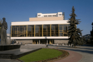 Директору луцького драмтеатру оголосили догану