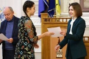 270 учнів отримали президентські стипендії, 47 - вже вдруге, а один школяр - навіть учетверте