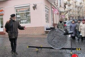З'явився символічний пам'ятник Невідомому корупціонеру