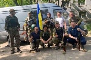 Волинський волонтер: «На місці загибелі хлопців їхні побратими поставили прапорці України, військового підрозділу, лампадки...»
