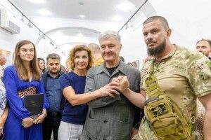 Понад 200 військових частин: Порошенко в Чернівцях розповів про потреби і допомогу Силам оборони