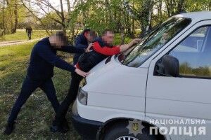 На Волині правоохоронці викрили чоловіка у збуті вогнепальної зброї 