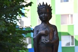 У центрі Луцька встановили пам’ятник Анні Київській (фото)
