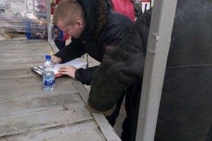 На ринку «Лучеськ» у Луцьку муніципали виявили торговців сурогатом