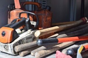 У 69-річної волинянки злодій поцупив бензопилку