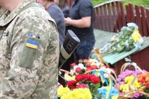 Зустрічали навколішки: село на Волині втратило двох Героїв (Фото, відео)