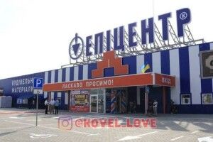 В «Епіцентрі» Ковеля чоловік із сокирою напав на людей