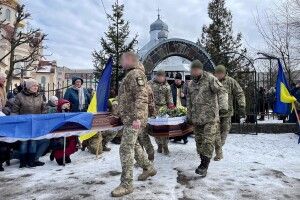 У Громаді на Волині провели в останню дорогу Захисника України