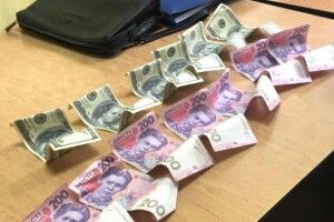У Рівному впіймали на гарячому завідувачку кафедри: здерла зі студента 700 доларів за успішне складання державних екзаменів (Фото)