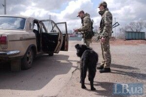 Зеленський наказав спростити в'їзд і виїзд з ОРДЛО і переміщення товарів на окуповані території